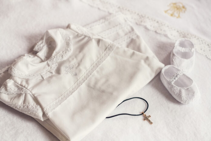 Jak ubrać dziecko do chrztu