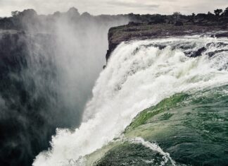 Na jaką głębokość zabetonować słupki?