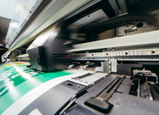 Cyfrowe czy offsetowe drukowanie etykiet samoprzylepnych